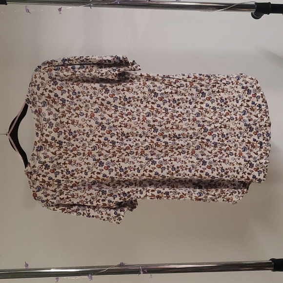 Forever 21 Contemporary Floral High Low Stretchy Shirt Size Small - Picture 4 of 5